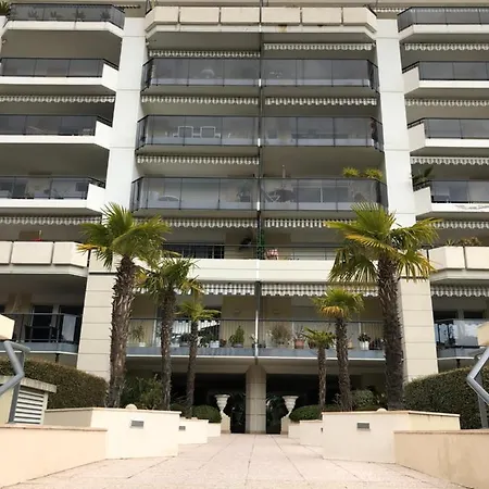 Front Sea Luxury Apartment *