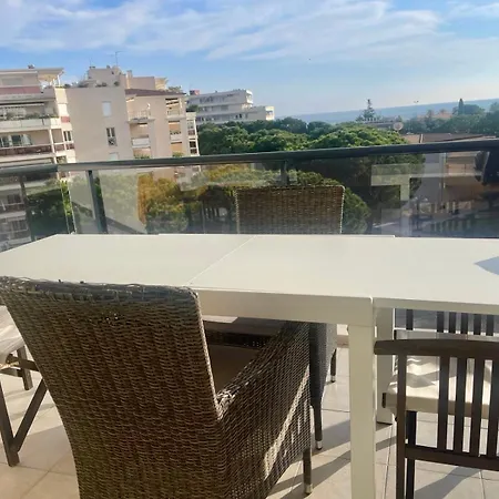 Apartment Front Sea Luxury