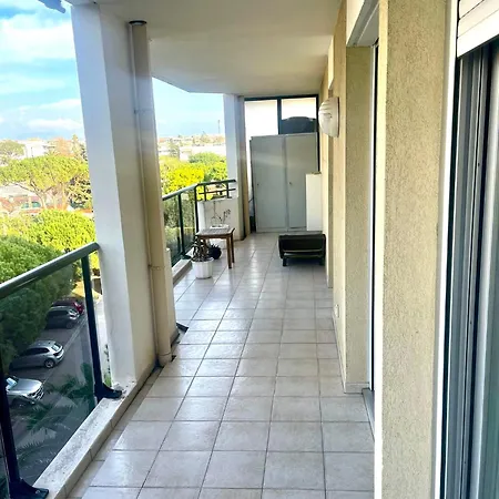 Διαμέρισμα Front Sea Luxury *